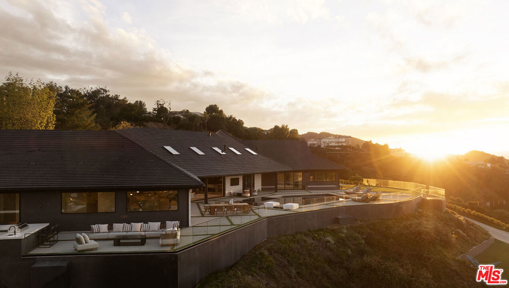 16401 Mulholland Drive