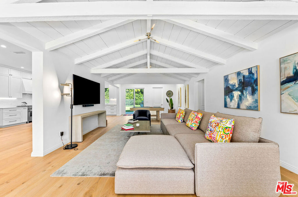 530 S Bentley Avenue