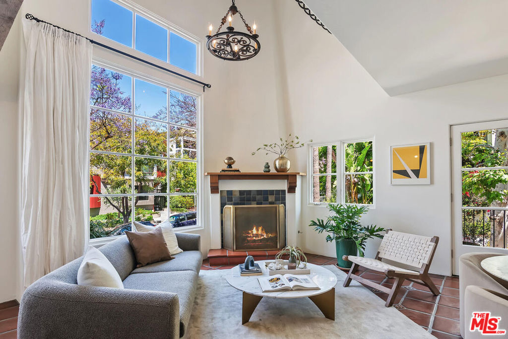 1414 N Harper Avenue 4