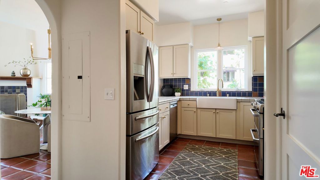 1414 N Harper Avenue 4