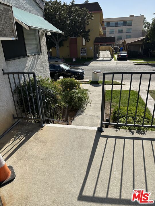 1001 Orange Grove Avenue