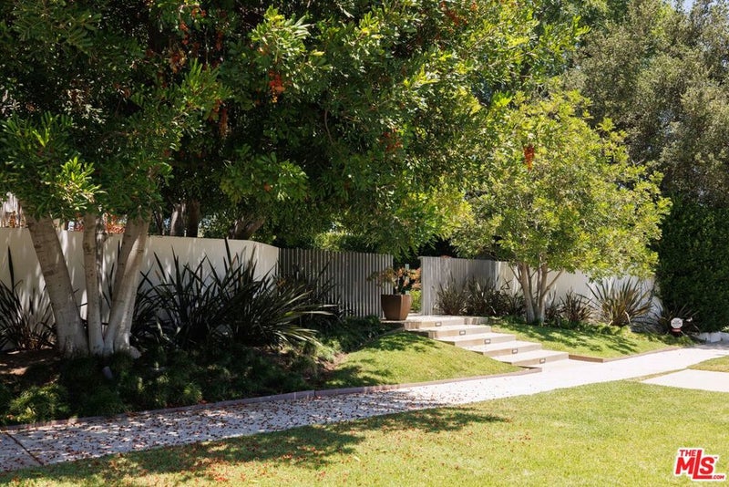880 Canterbury Road