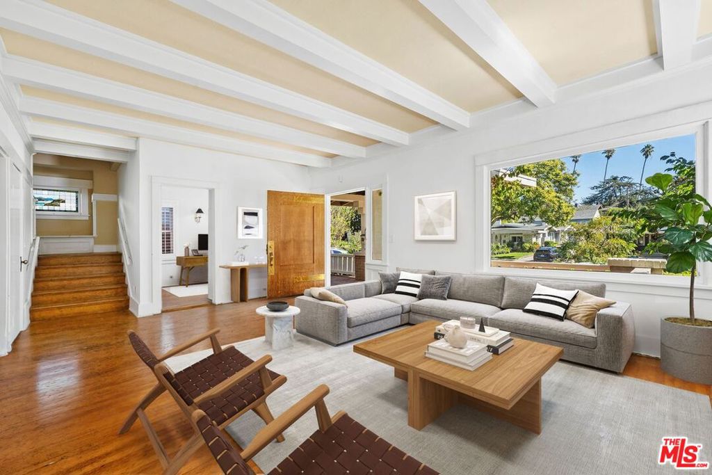 239 S Gramercy Place