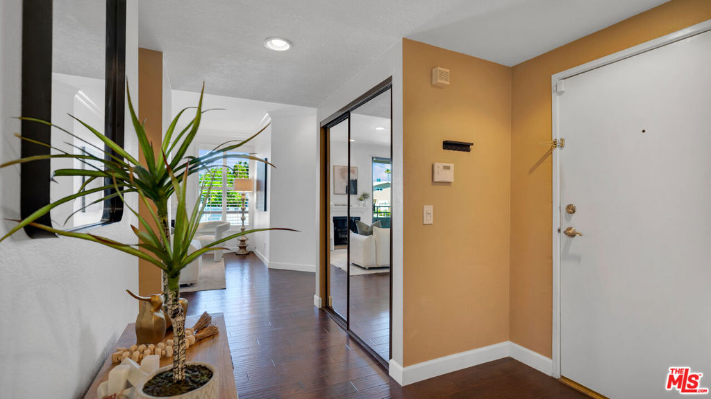 13920 Moorpark Street 106