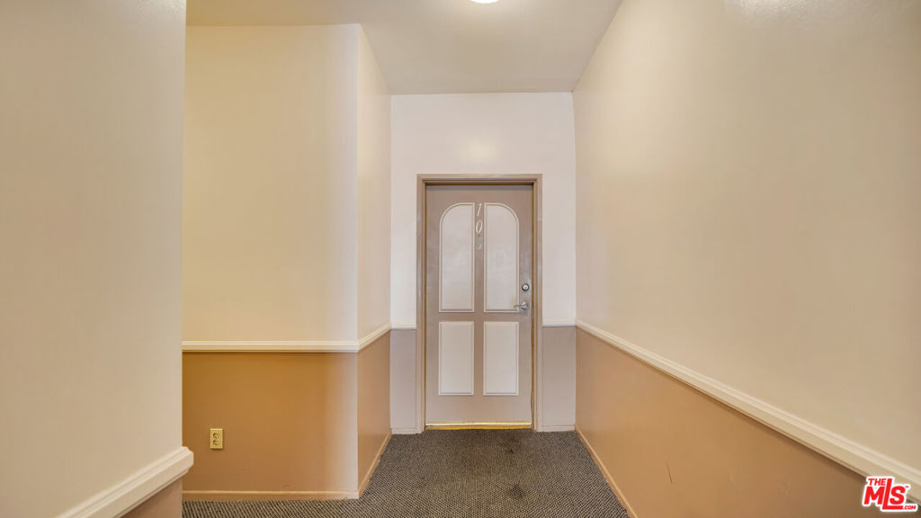 13920 Moorpark Street 106