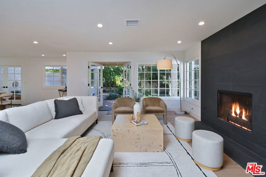 1677 Plum Hollow Circle