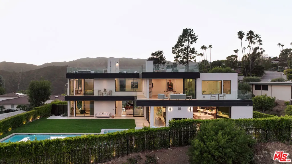 Los Angeles, California 90049, United States, 5 Bedrooms Bedrooms, ,6 BathroomsBathrooms,Residential,Active,222966