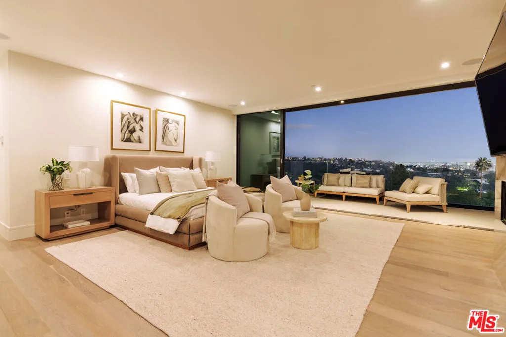 Los Angeles, California 90049, United States, 5 Bedrooms Bedrooms, ,6 BathroomsBathrooms,Residential,Active,222966