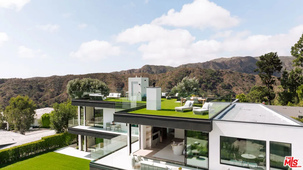 Los Angeles, California 90049, United States, 5 Bedrooms Bedrooms, ,6 BathroomsBathrooms,Residential,Active,222966