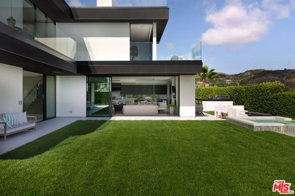 Los Angeles, California 90049, United States, 5 Bedrooms Bedrooms, ,6 BathroomsBathrooms,Residential,Active,222966