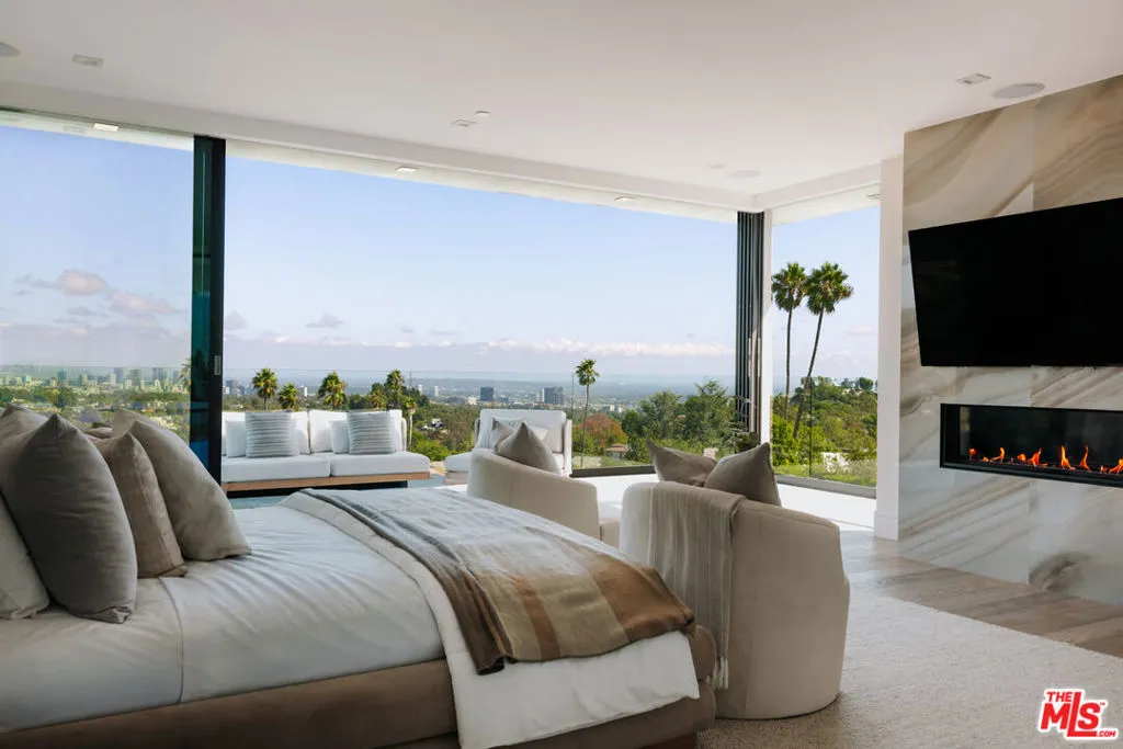 Los Angeles, California 90049, United States, 5 Bedrooms Bedrooms, ,6 BathroomsBathrooms,Residential,Active,222966