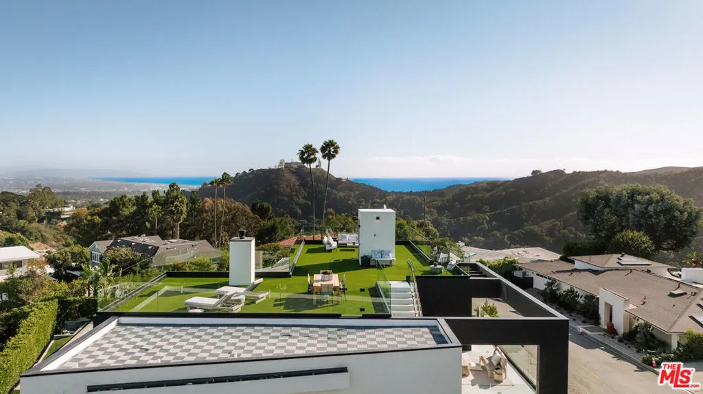 Los Angeles, California 90049, United States, 5 Bedrooms Bedrooms, ,6 BathroomsBathrooms,Residential,Active,222966