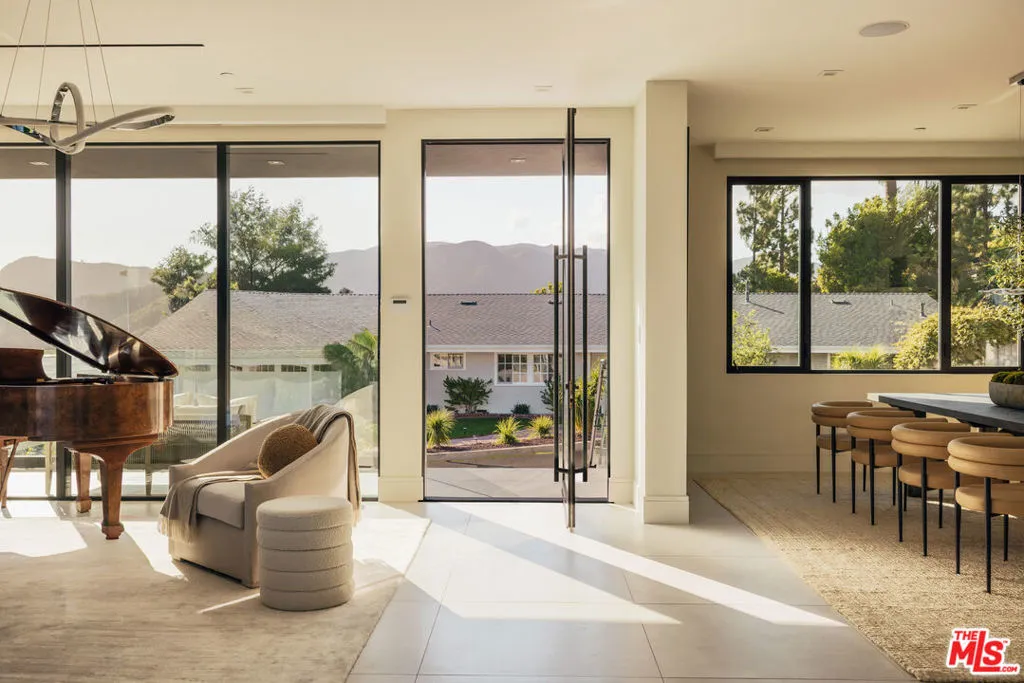 Los Angeles, California 90049, United States, 5 Bedrooms Bedrooms, ,6 BathroomsBathrooms,Residential,Active,222966