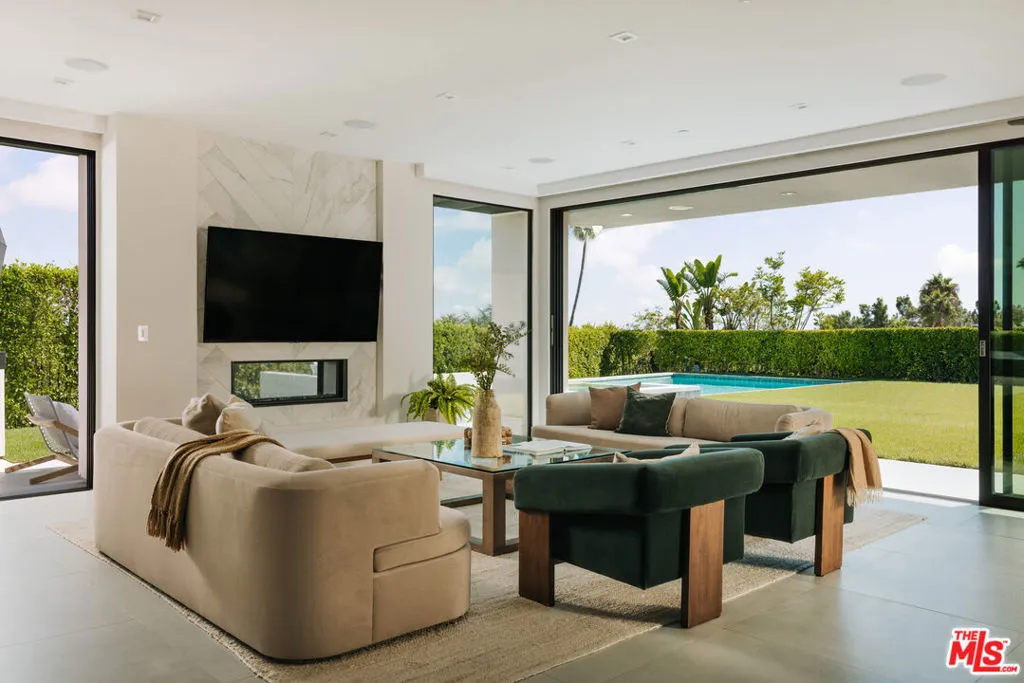 Los Angeles, California 90049, United States, 5 Bedrooms Bedrooms, ,6 BathroomsBathrooms,Residential,Active,222966