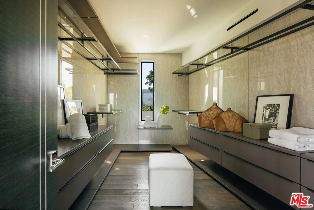 Los Angeles, California 90049, United States, 5 Bedrooms Bedrooms, ,6 BathroomsBathrooms,Residential,Active,222966