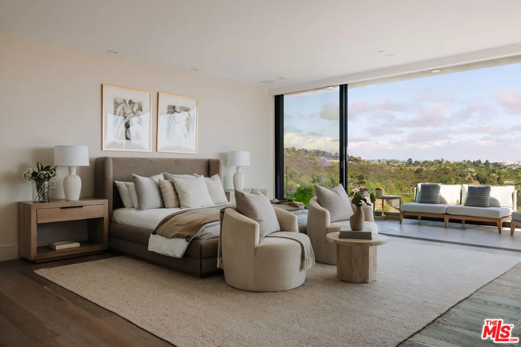 Los Angeles, California 90049, United States, 5 Bedrooms Bedrooms, ,6 BathroomsBathrooms,Residential,Active,222966