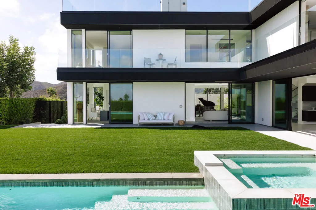 Los Angeles, California 90049, United States, 5 Bedrooms Bedrooms, ,6 BathroomsBathrooms,Residential,Active,222966