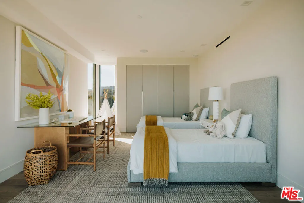 Los Angeles, California 90049, United States, 5 Bedrooms Bedrooms, ,6 BathroomsBathrooms,Residential,Active,222966