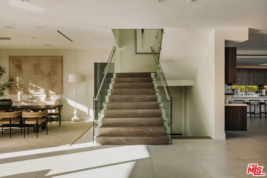 Los Angeles, California 90049, United States, 5 Bedrooms Bedrooms, ,6 BathroomsBathrooms,Residential,Active,222966