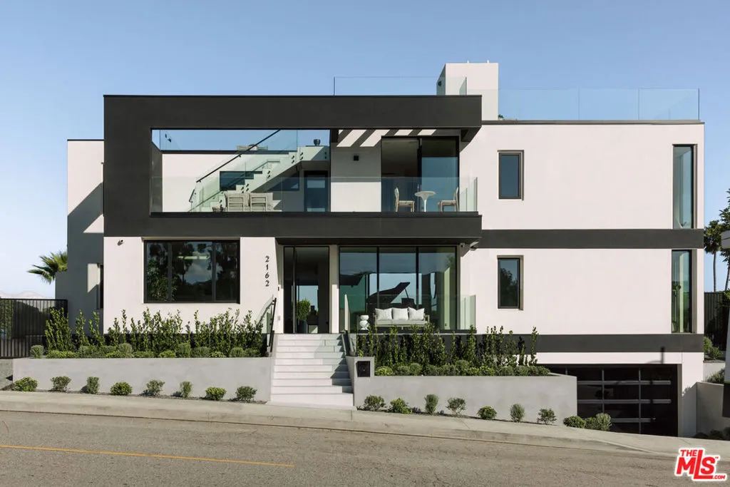 Los Angeles, California 90049, United States, 5 Bedrooms Bedrooms, ,6 BathroomsBathrooms,Residential,Active,222966