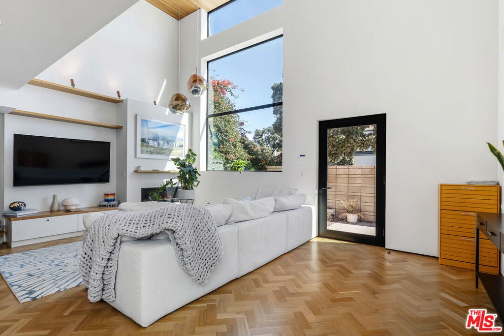 303 Windward Avenue