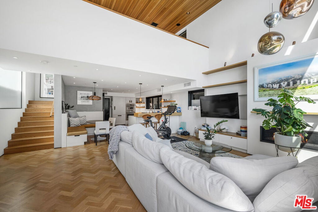 303 Windward Avenue