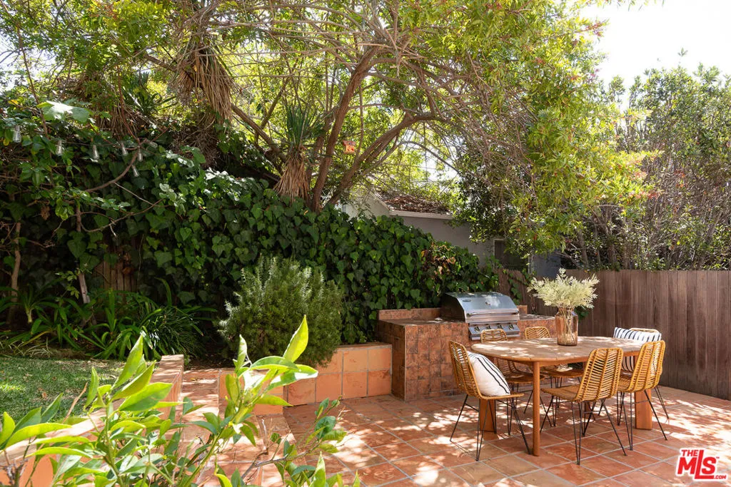 Los Angeles, California 90024, United States, 4 Bedrooms Bedrooms, ,2 BathroomsBathrooms,Residential,Active,213246