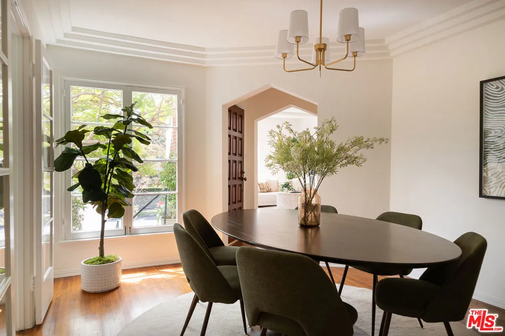 Los Angeles, California 90024, United States, 4 Bedrooms Bedrooms, ,2 BathroomsBathrooms,Residential,Active,213246