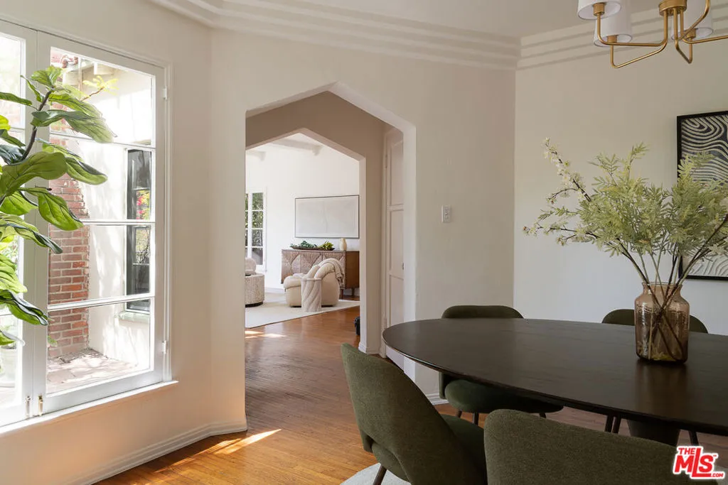 Los Angeles, California 90024, United States, 4 Bedrooms Bedrooms, ,2 BathroomsBathrooms,Residential,Active,213246