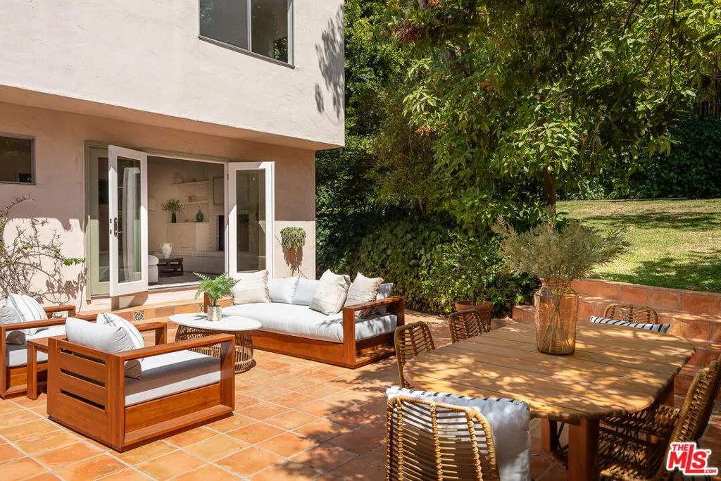 Los Angeles, California 90024, United States, 4 Bedrooms Bedrooms, ,2 BathroomsBathrooms,Residential,Active,213246