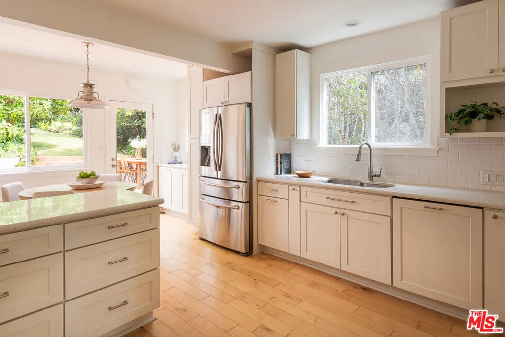 Los Angeles, California 90024, United States, 4 Bedrooms Bedrooms, ,2 BathroomsBathrooms,Residential,Active,213246