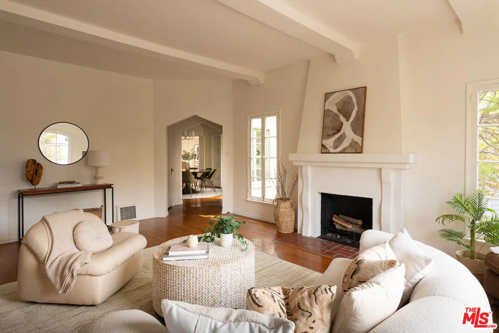 Los Angeles, California 90024, United States, 4 Bedrooms Bedrooms, ,2 BathroomsBathrooms,Residential,Active,213246