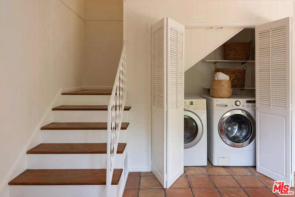 Los Angeles, California 90024, United States, 4 Bedrooms Bedrooms, ,2 BathroomsBathrooms,Residential,Active,213246