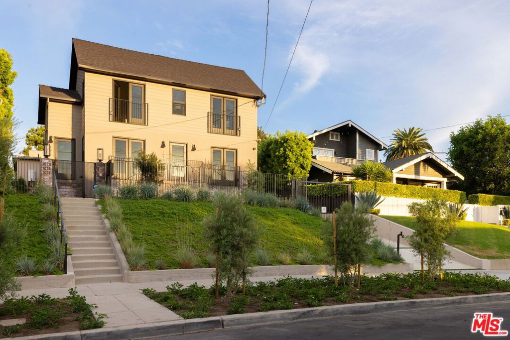 1018 Manzanita Street