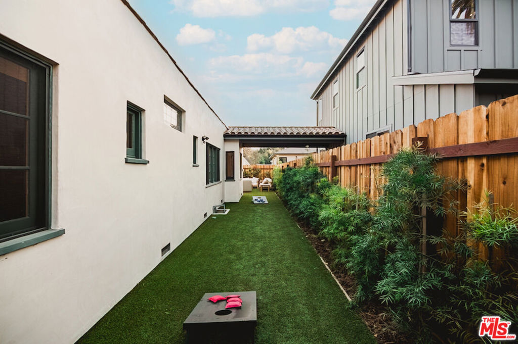 11026 Hortense Street 4