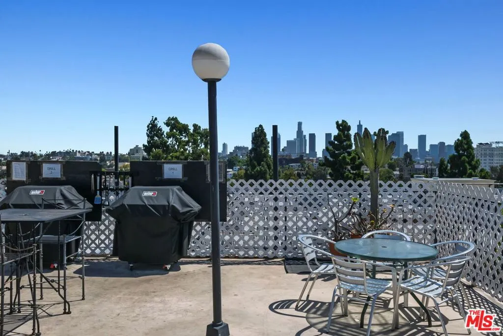 Los Angeles, California 90057, United States, 1 Bedroom Bedrooms, ,1 BathroomBathrooms,Residential,Active,226880