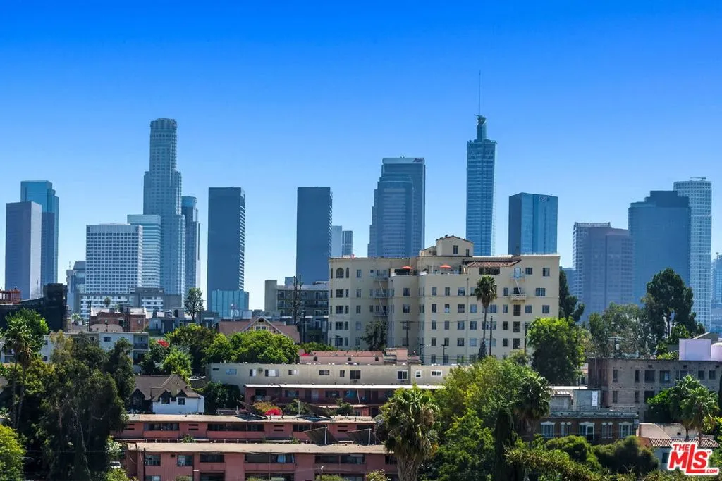 Los Angeles, California 90057, United States, 1 Bedroom Bedrooms, ,1 BathroomBathrooms,Residential,Active,226880