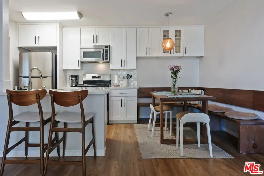 Los Angeles, California 90057, United States, 1 Bedroom Bedrooms, ,1 BathroomBathrooms,Residential,Active,226880