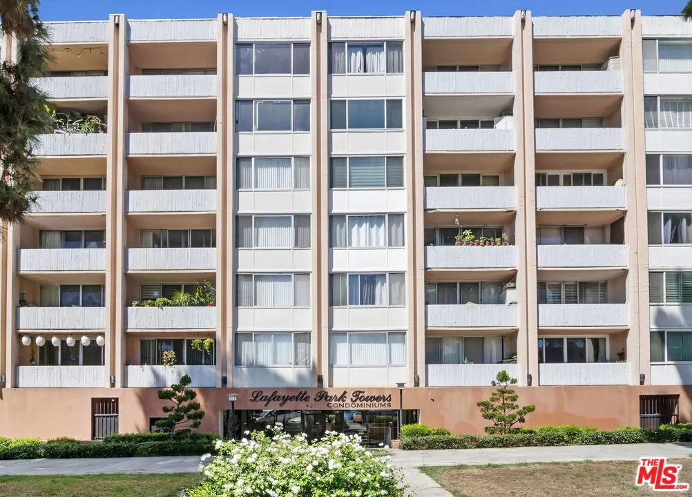 Los Angeles, California 90057, United States, 1 Bedroom Bedrooms, ,1 BathroomBathrooms,Residential,Active,226880