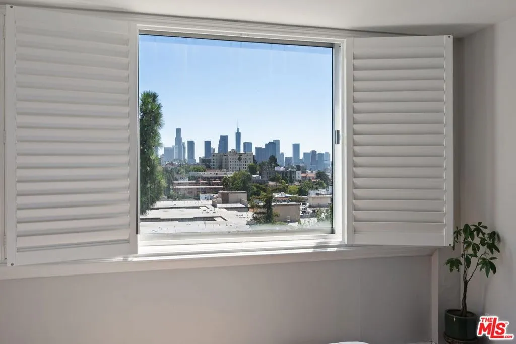 Los Angeles, California 90057, United States, 1 Bedroom Bedrooms, ,1 BathroomBathrooms,Residential,Active,226880