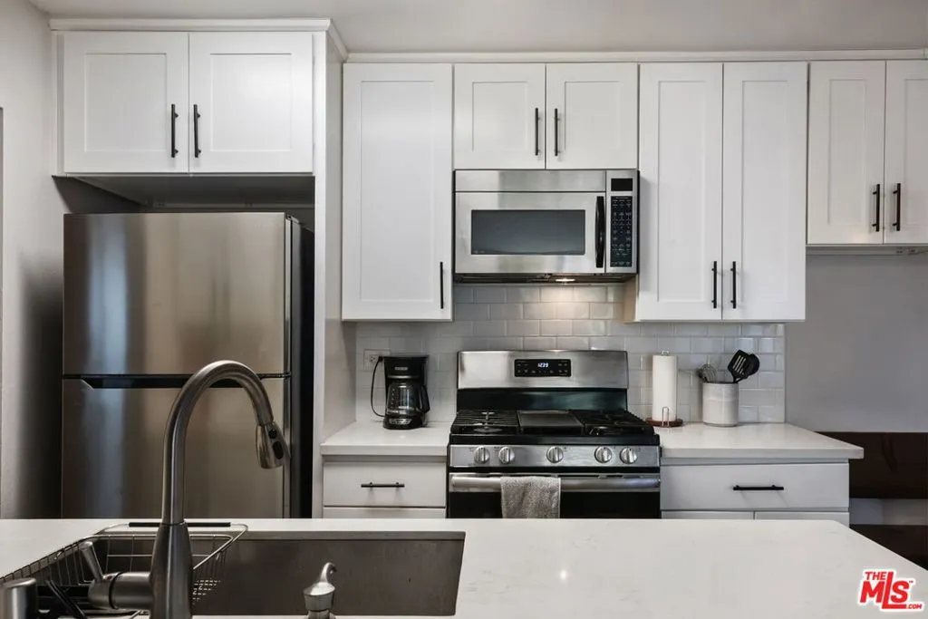 Los Angeles, California 90057, United States, 1 Bedroom Bedrooms, ,1 BathroomBathrooms,Residential,Active,226880