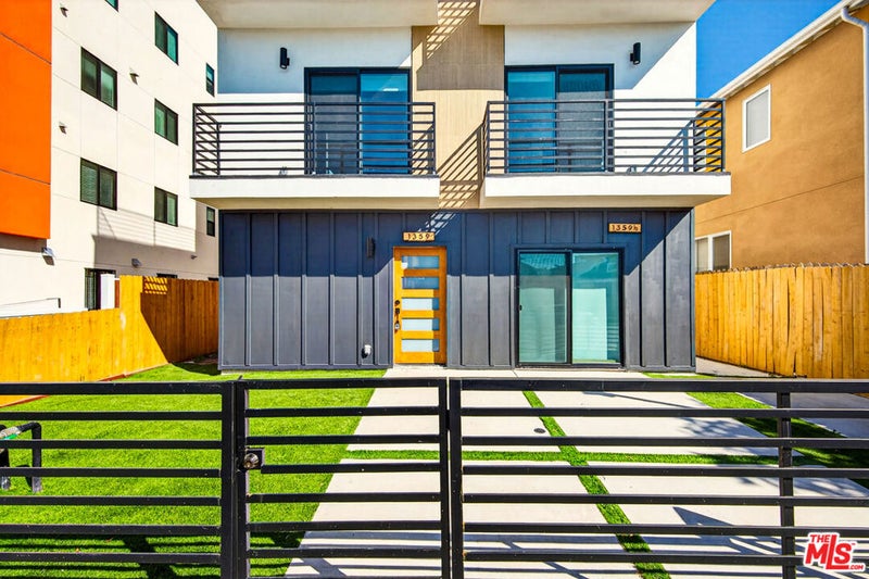 1359 W 35th Place