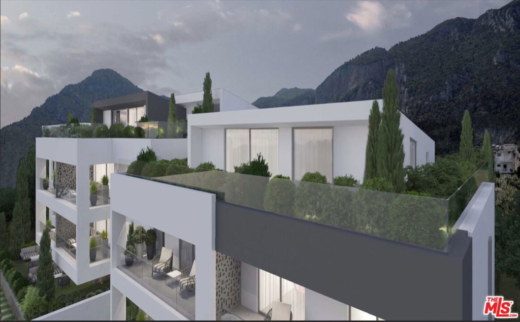 1 KAMENA VOURLA, GREECE