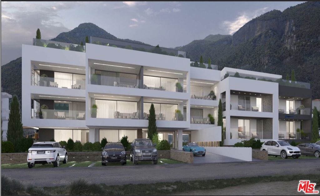 1 KAMENA VOURLA, GREECE