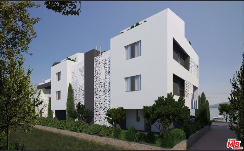 1 KAMENA VOURLA, GREECE