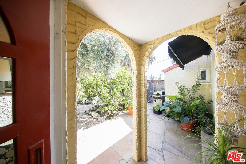 2129 N Beachwood Drive