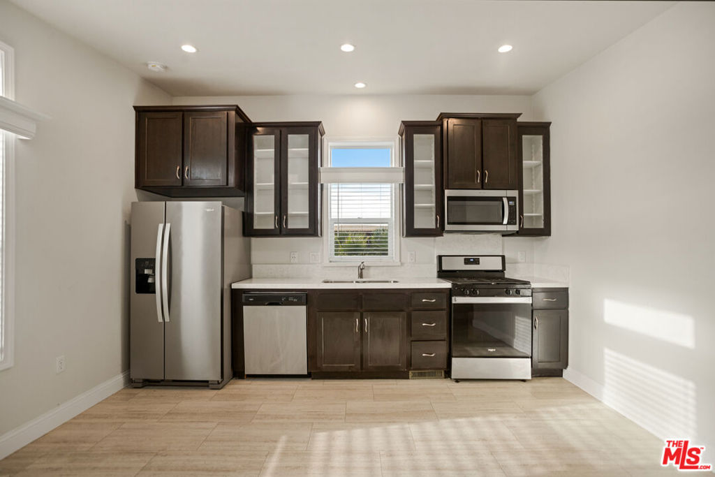 8250 Lankershim Boulevard 196