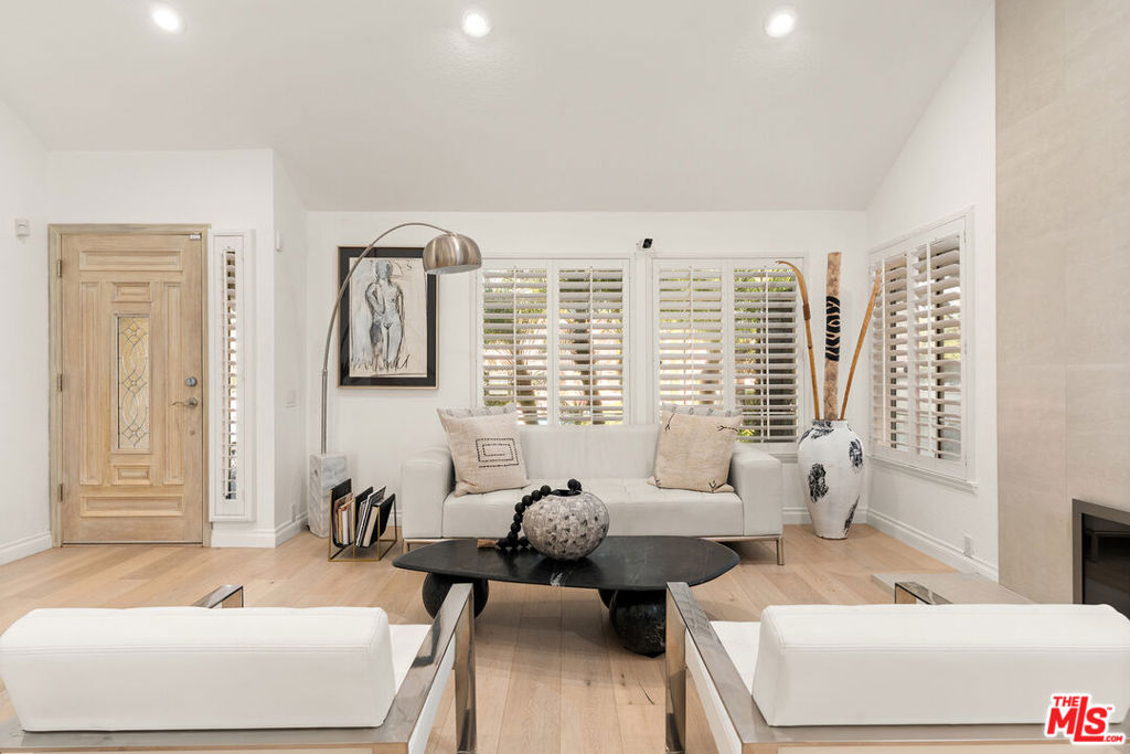 24762 Via Pradera