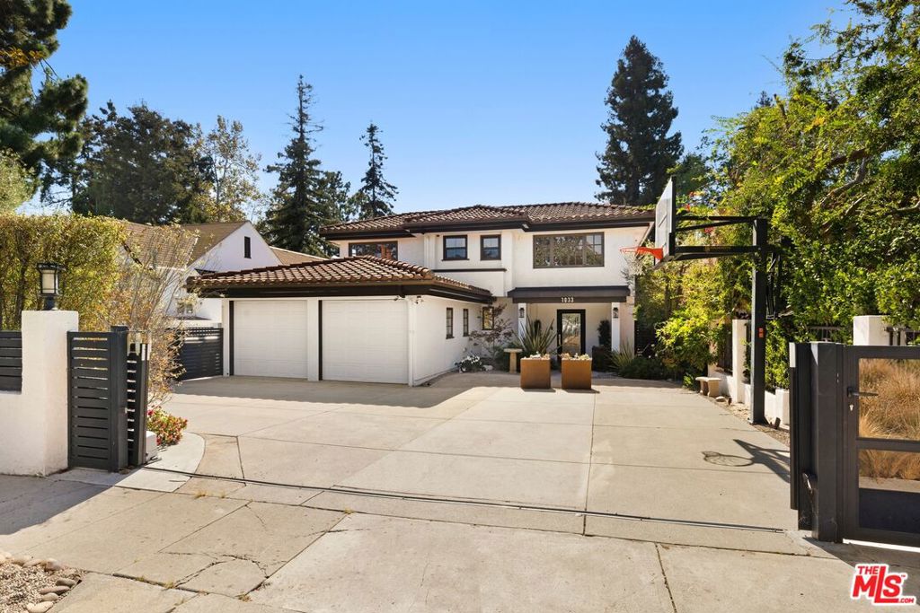 1033 Wellesley Avenue