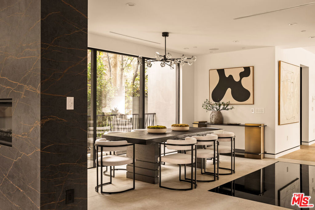 930 N La Jolla Avenue